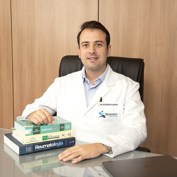 foto-reumato-lavras-dr-rodrigo-consultorio